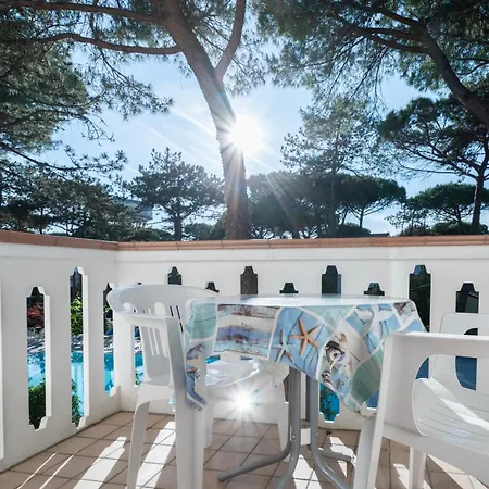 Hotel Caracas Lignano Sabbiadoro Exterior foto