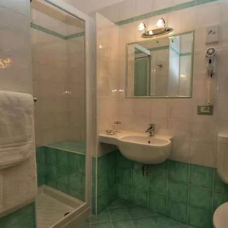 Hotel Caracas Lignano Sabbiadoro Habitación foto